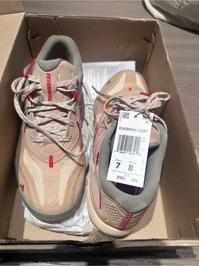 Nike Men's Beige Athletic Sneakers with Red Accents ⚽️